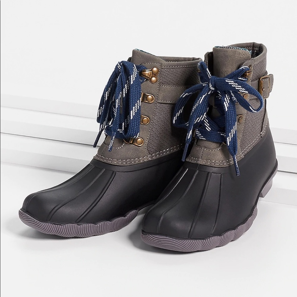 Lace up duck boot *New